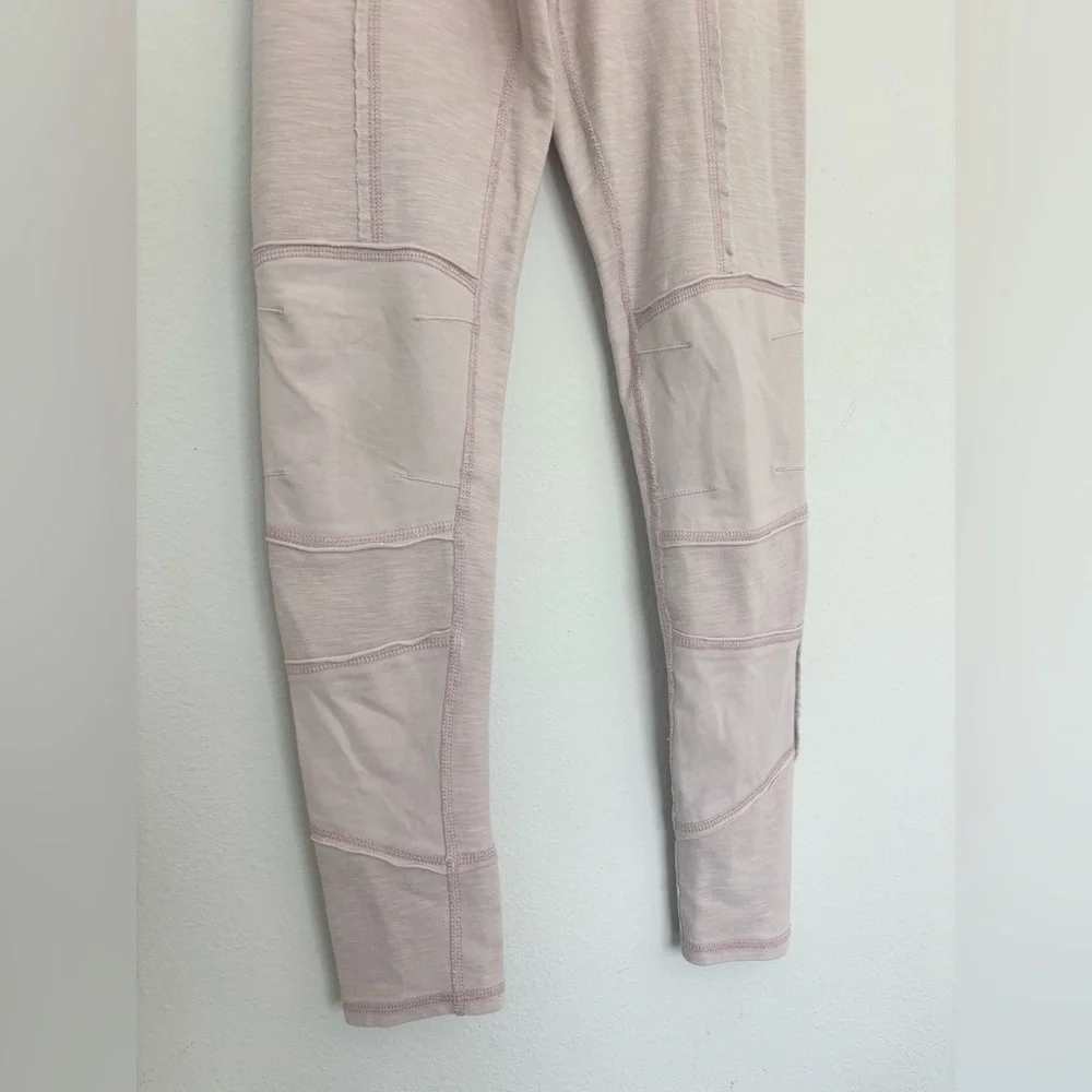 FREE PEOPLE MOVEMENT MUTED PINK BOHEMIAN STYLE LEGGING PANTS SZ SMALL - Picture 2 of 10